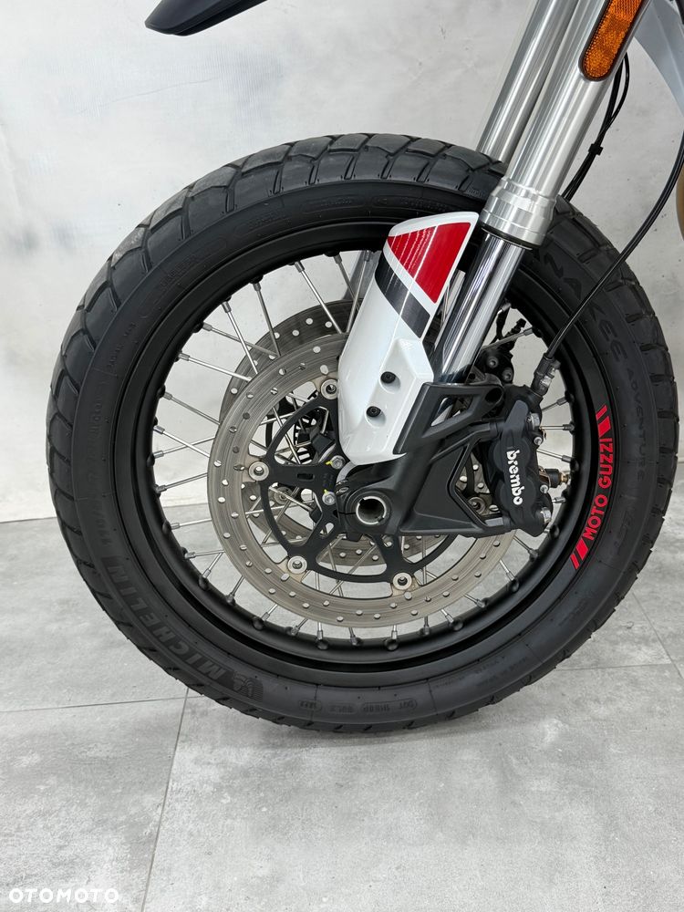 Moto Guzzi V85 - 24