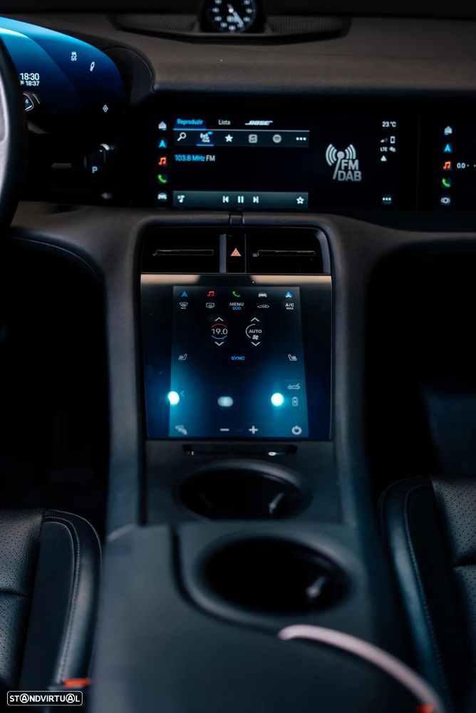 Porsche Taycan Sport Turismo - 28