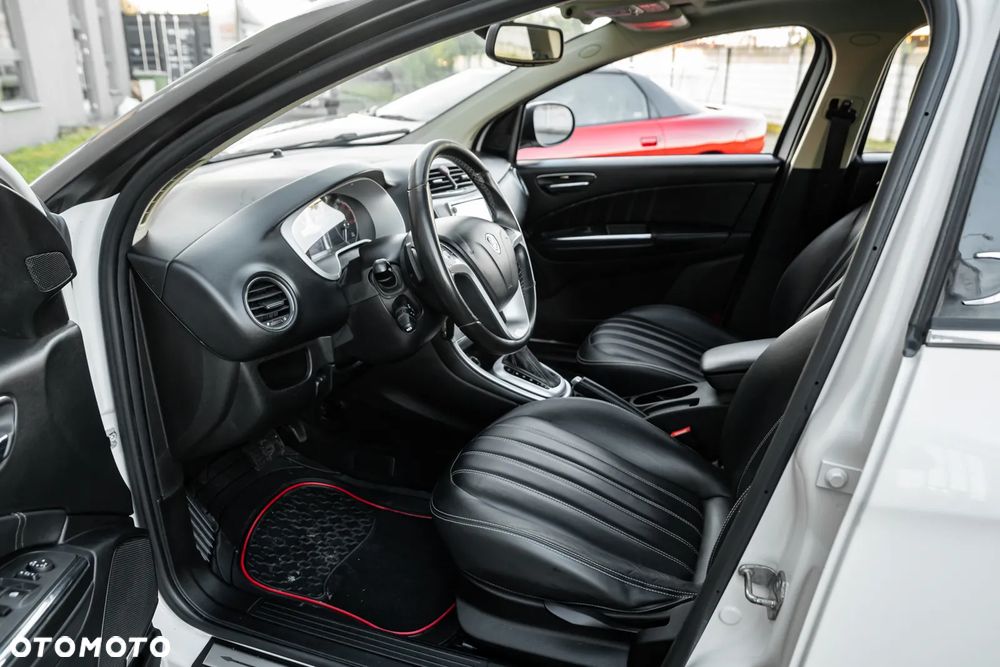 Lancia Delta 1.8 Di TurboJet 16v Automatik Platinum - 16