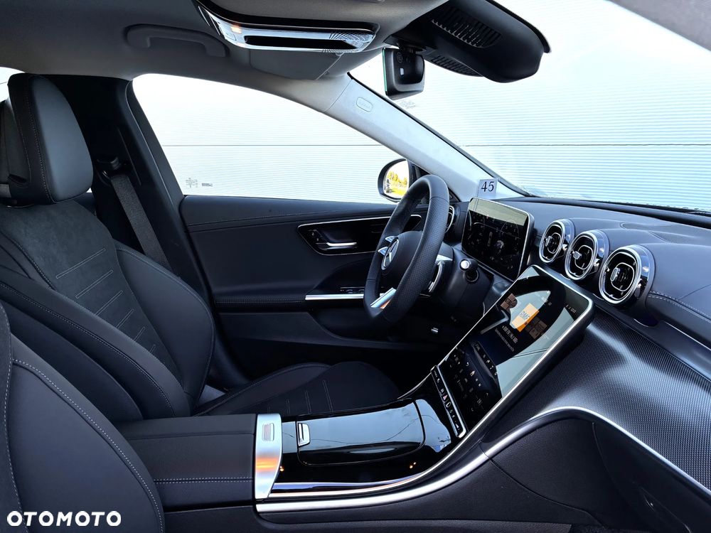 Mercedes-Benz C-Class 2026 photo 5