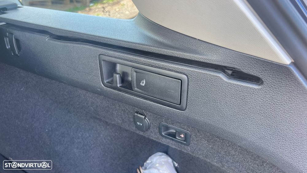 VW Passat Alltrack 2.0 TDi DSG 4Motion - 33