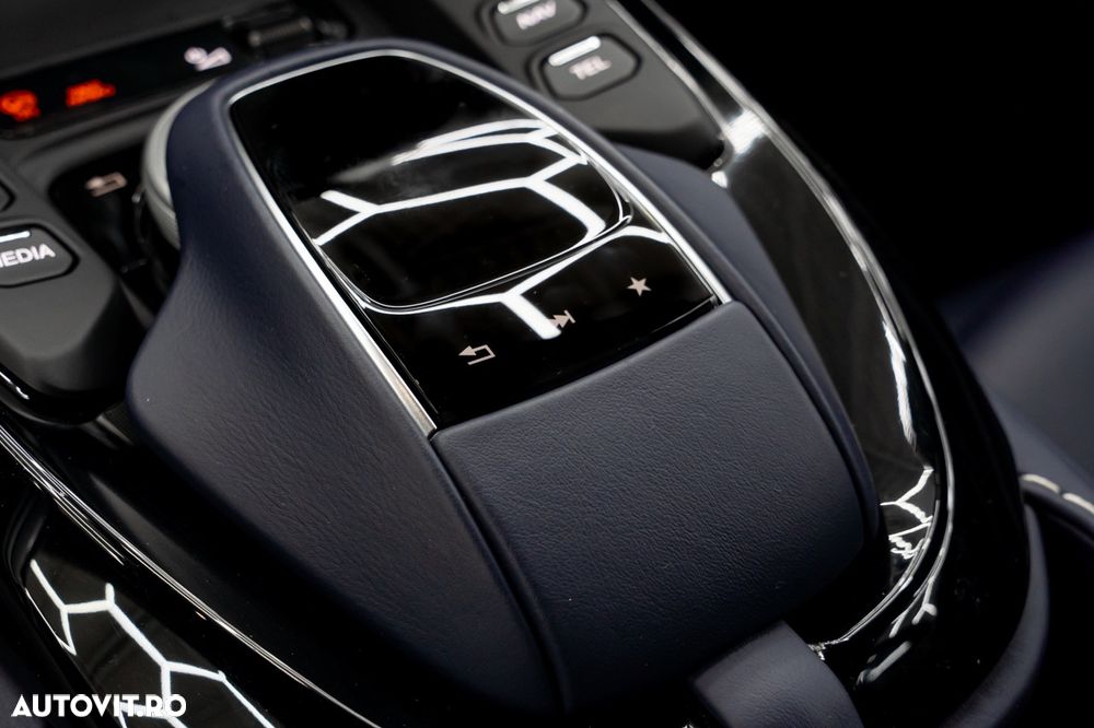 Aston Martin V8 Vantage Standard - 34