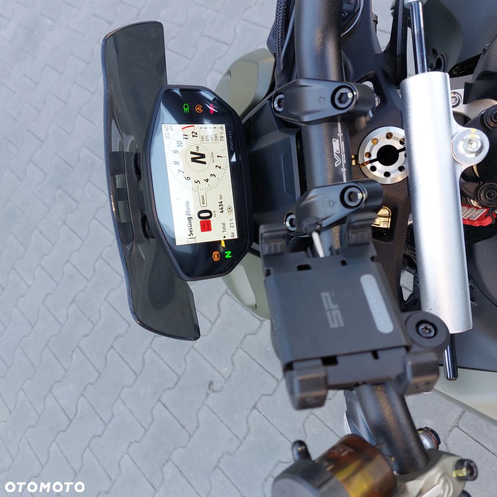 Ducati Streetfighter V2 - 11