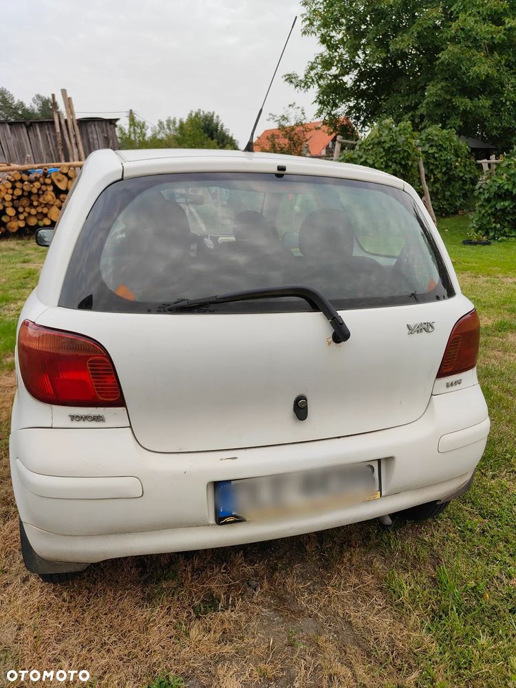 Toyota Yaris 1.0 Base - 2
