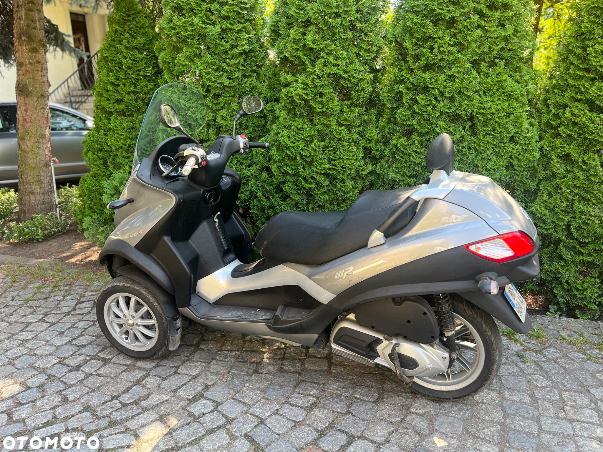 Piaggio MP-3 - 12