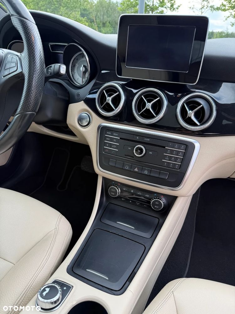 Mercedes-Benz CLA 250 7G-DCT - 27