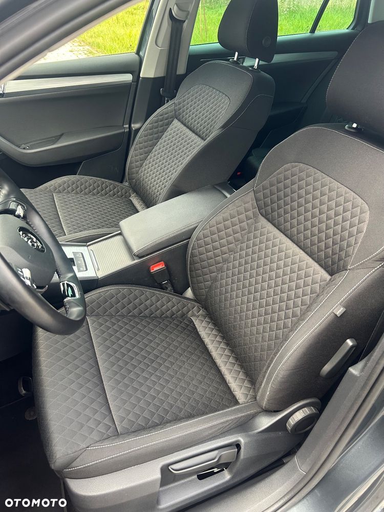 Skoda Superb 2.0 TDI DSG Ambition - 34