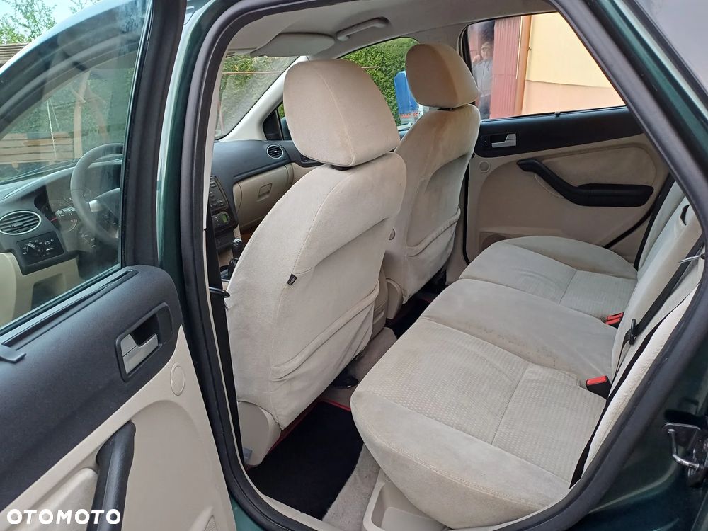 Ford Focus 1.6 Ti-VCT Ghia - 17