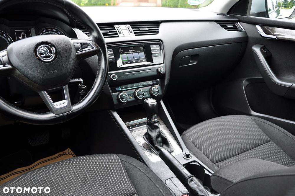 Skoda Octavia 2.0 TDI 4x4 DSG Scout - 35