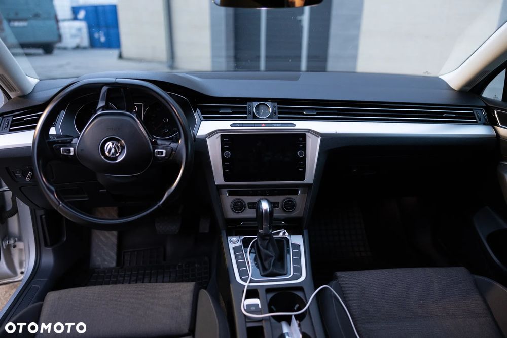 Volkswagen Passat - 20