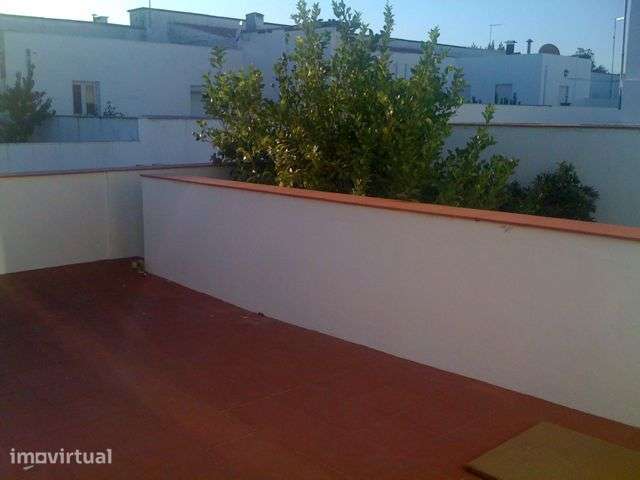 T1 com Kitchenet e Terraço - Grande imagem: 2/8