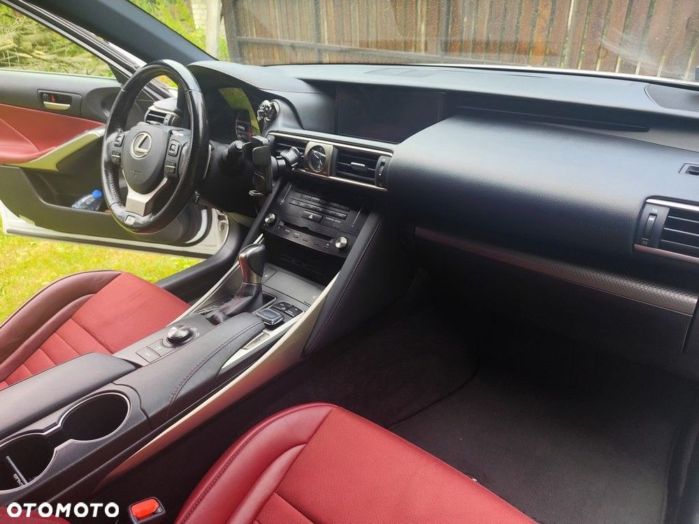 Lexus IS 200t F Sport - 35