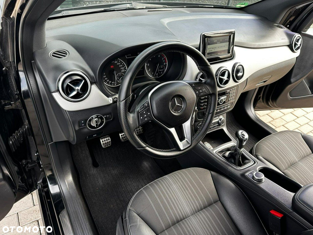Mercedes-Benz Klasa B 200 UrbanStyle Edition - 10