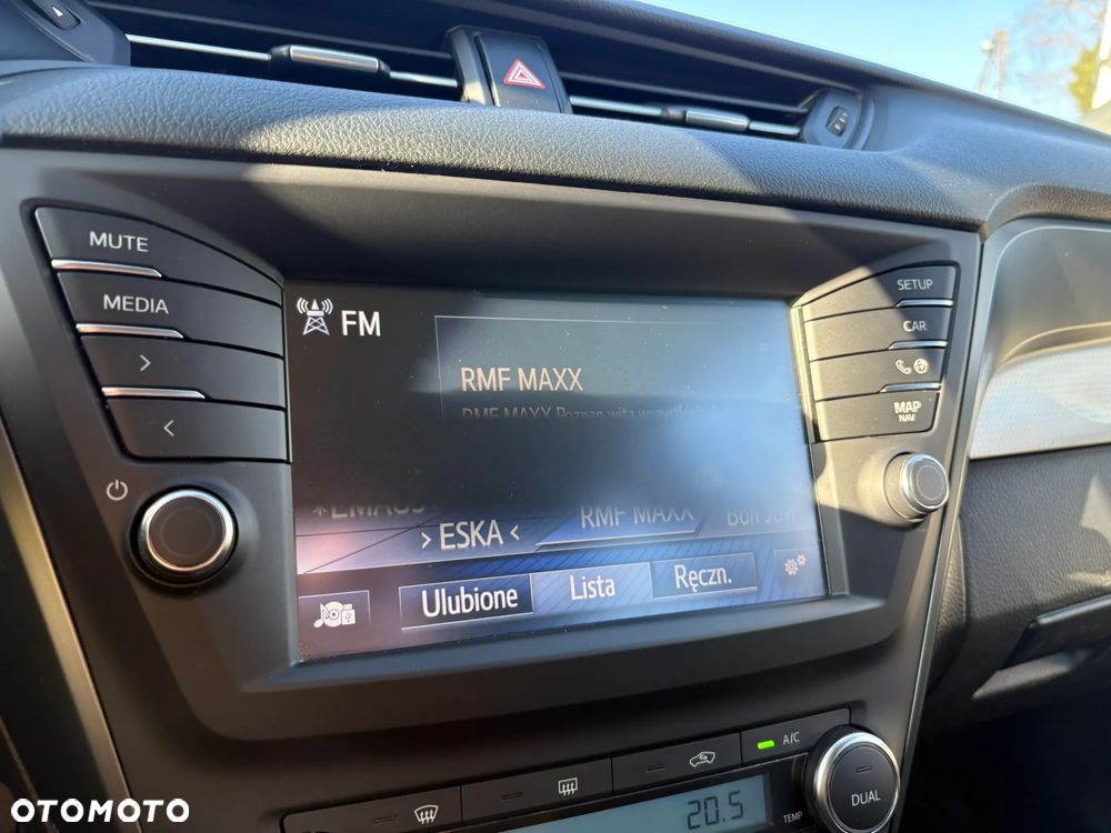 Toyota Avensis 1.8 Premium - 16