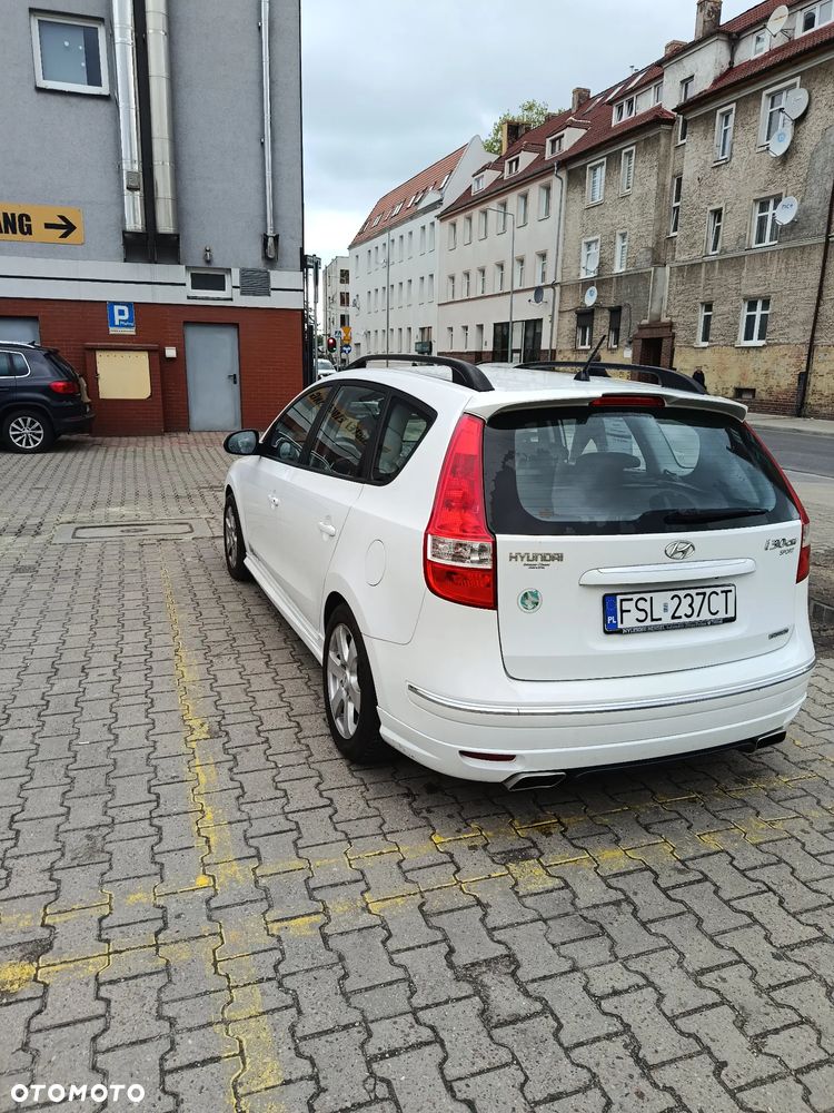 Hyundai i30 2.0 CRDi Premium - 1
