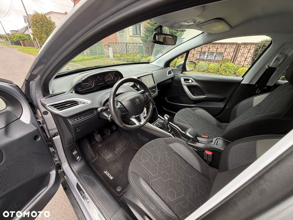 Peugeot 2008 1.2 Pure Tech GPF Allure S&S - 17