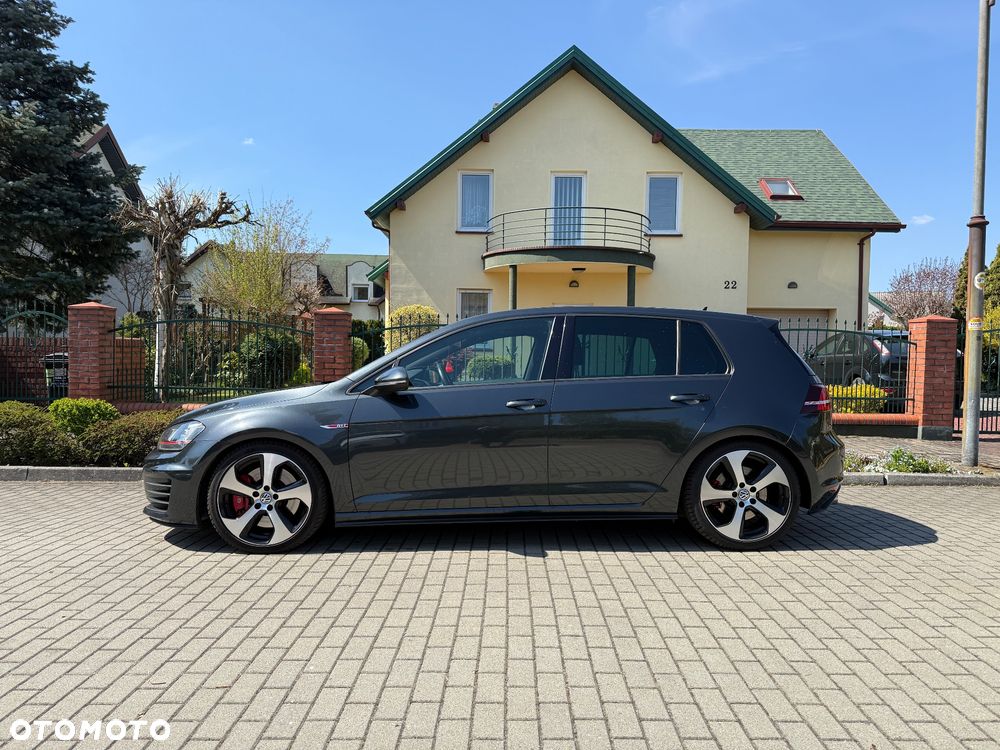 Volkswagen Golf - 6
