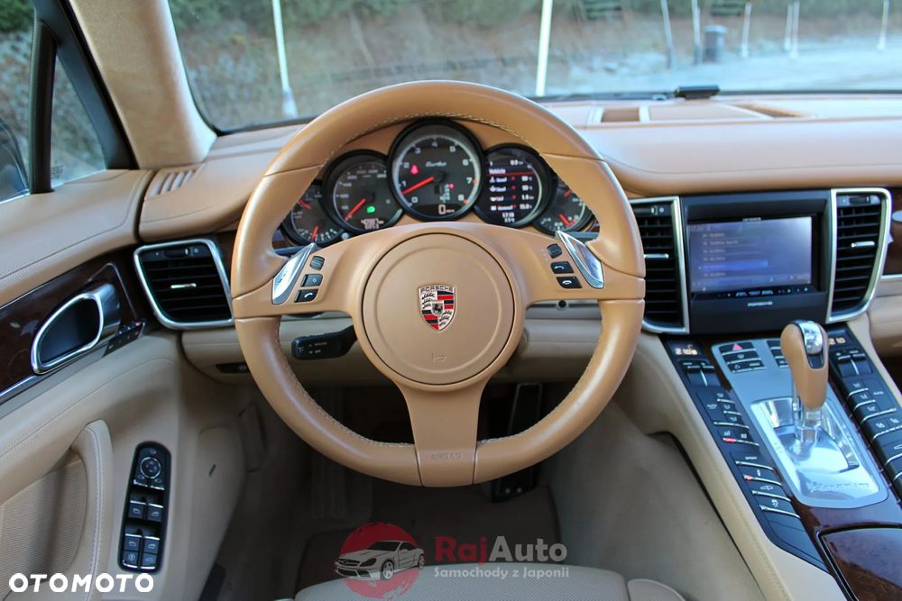 Porsche Panamera Turbo PDK - 21