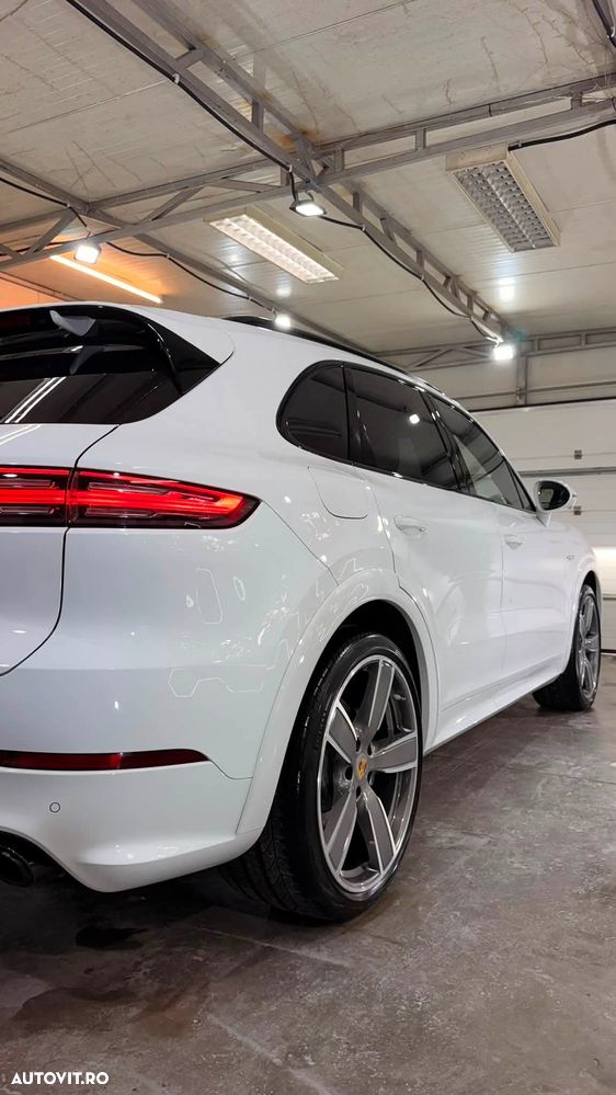 Porsche Cayenne E-Hybrid - 3