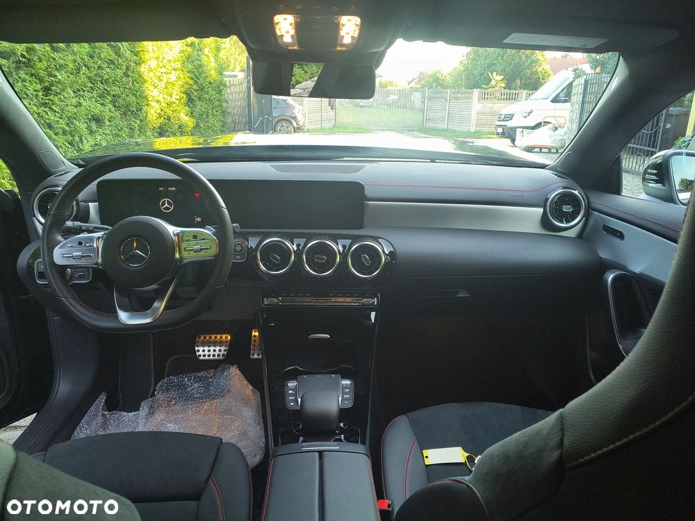 Mercedes-Benz CLA - 24