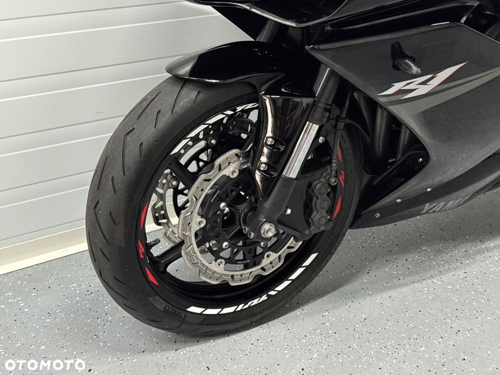 Yamaha R1 - 28