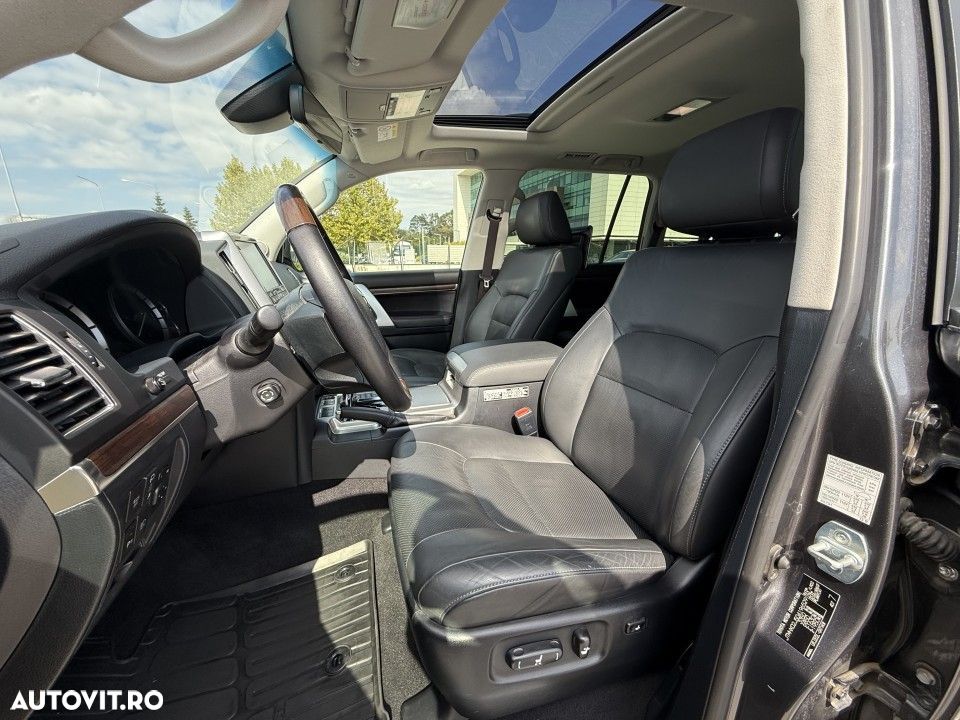 Toyota Land Cruiser - 11