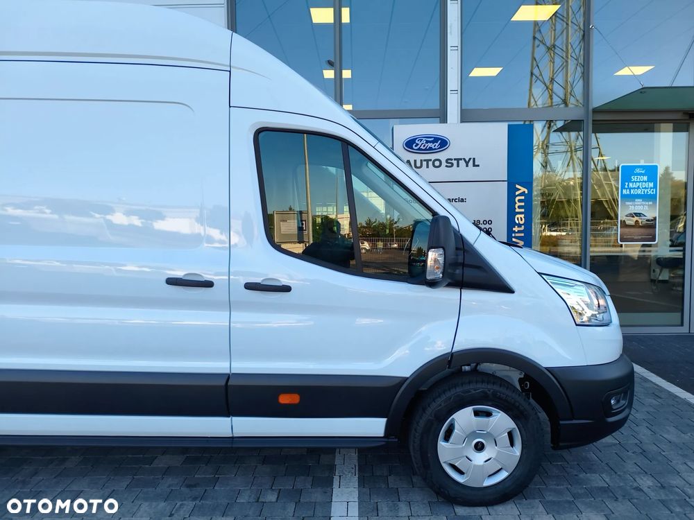 Ford E-Transit - 32