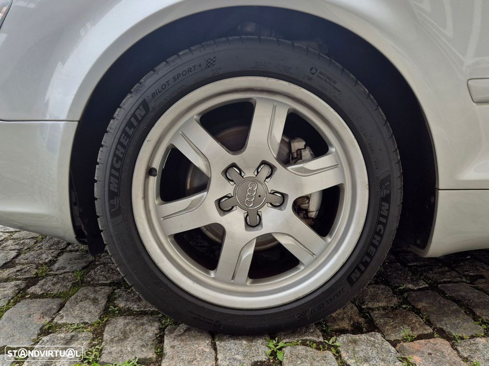 Audi A4 Cabrio 2.0 TDi S-line - 4