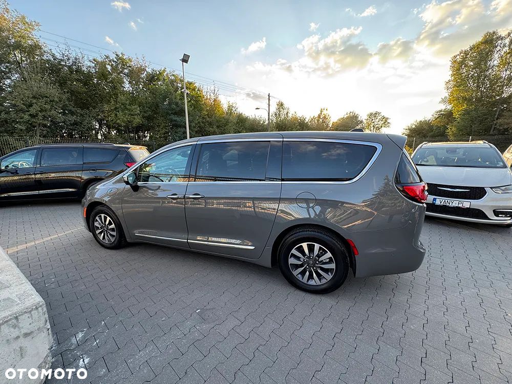 Chrysler Pacifica - 5