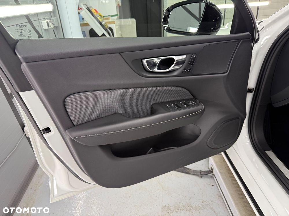 Volvo V60 D4 Geartronic R-Design - 18