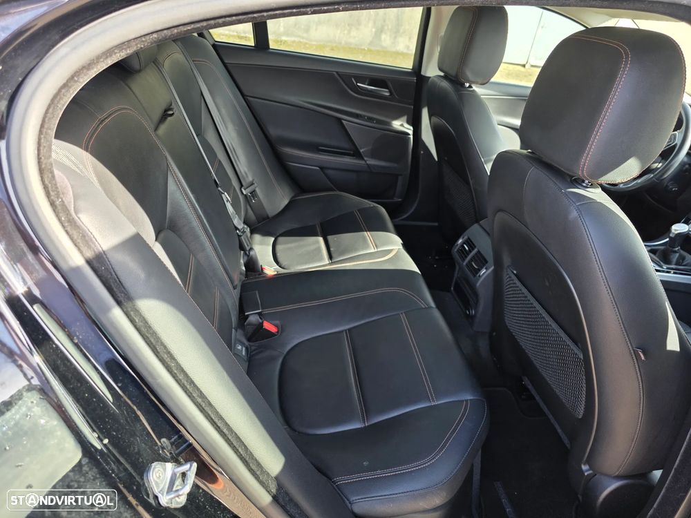 Jaguar XE 2.0 D Prestige - 9