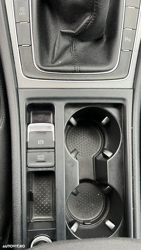 Volkswagen Golf 1.6 TDI DPF BlueMotion - 17