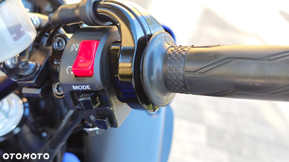 Yamaha R1 - 22