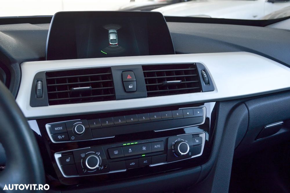 BMW Seria 3 320d Aut. Sport Line - 24