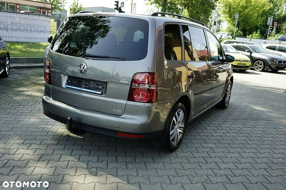 Volkswagen Touran - 6