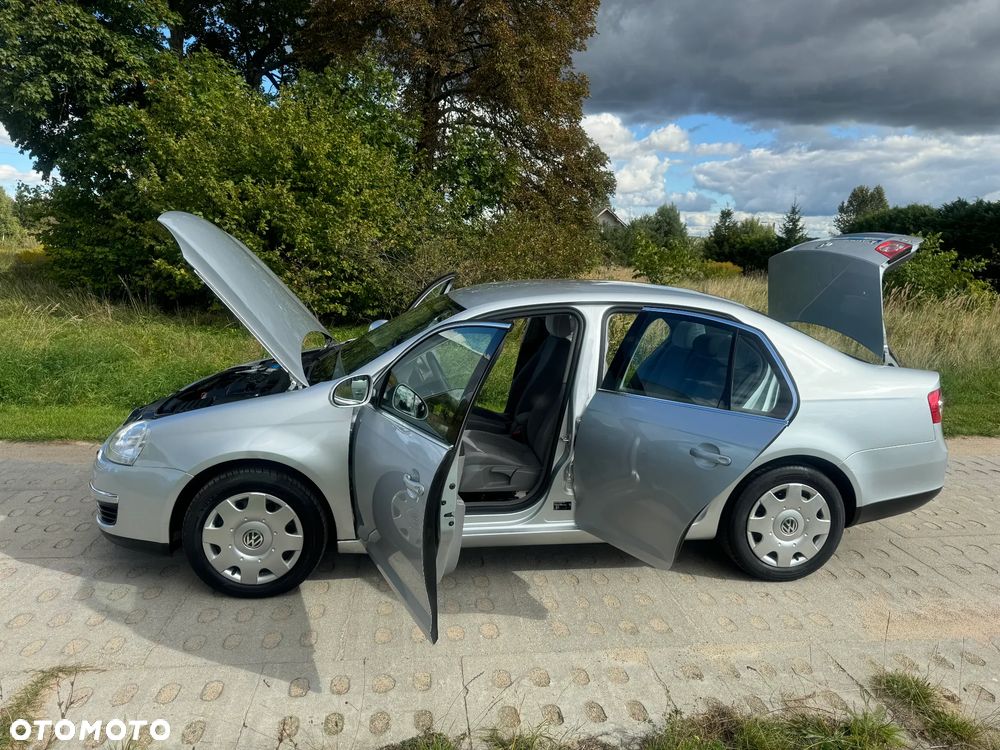 Volkswagen Jetta 1.6 Comfortline - 19