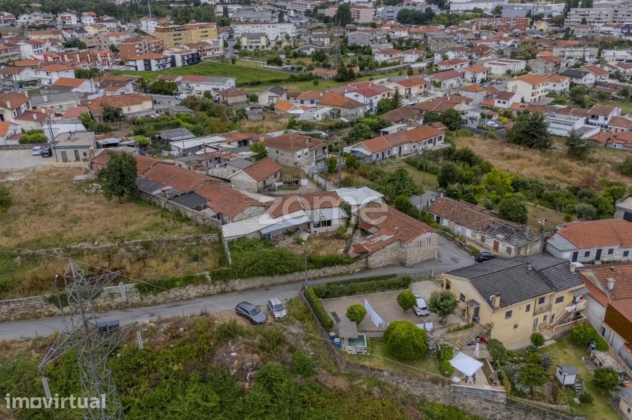 Conjunto Imobiliário com 11 Moradias - Guimarães - Grande imagem: 3/27