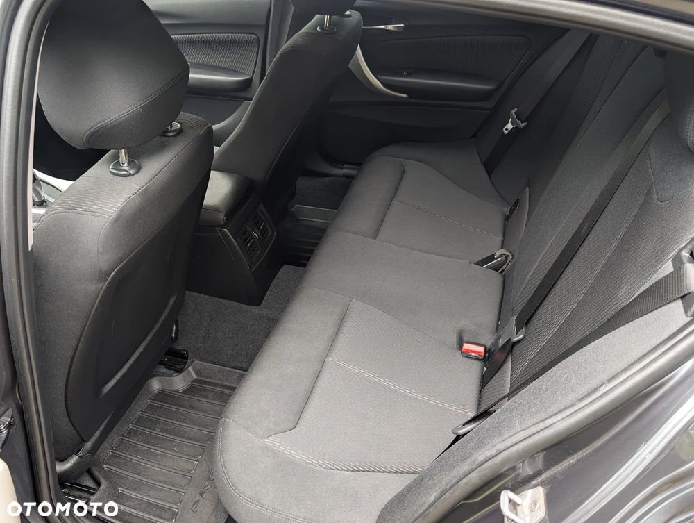 BMW Seria 1 120i - 9