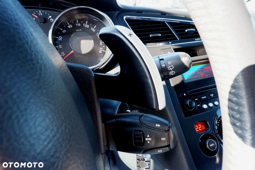 Peugeot 5008 HDI FAP 110 EGS6 Tendance - 17