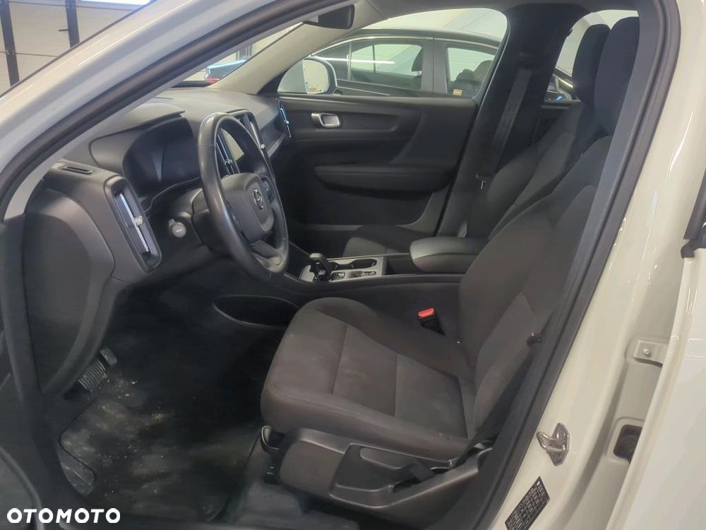 Volvo XC 40 T3 Momentum - 8