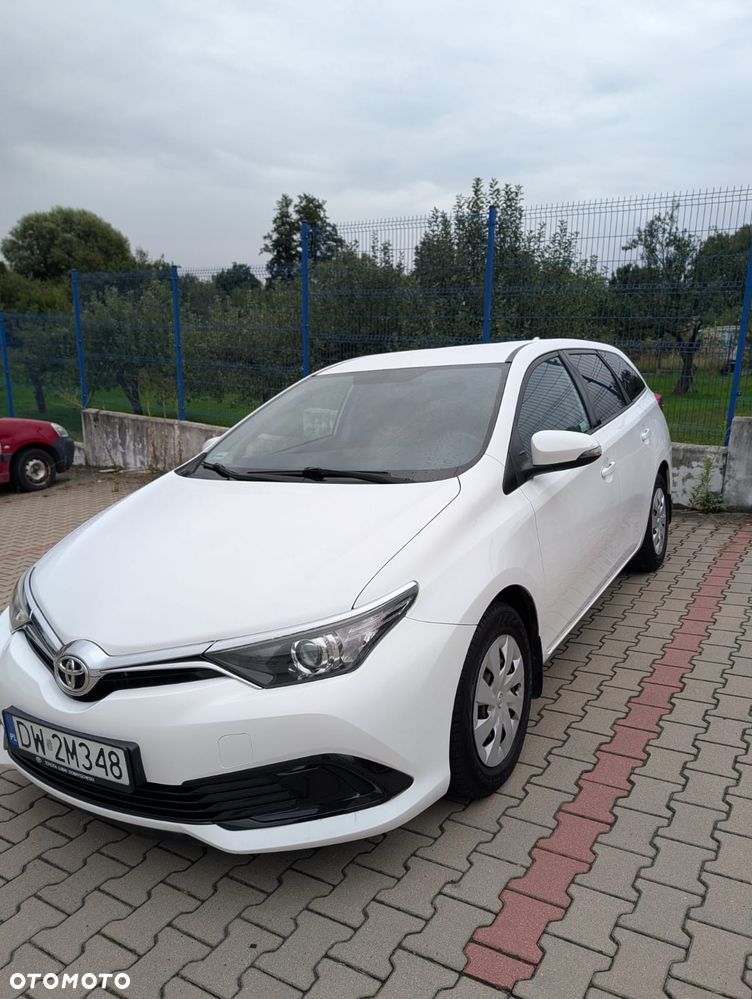 Toyota Auris 2017 photo 2