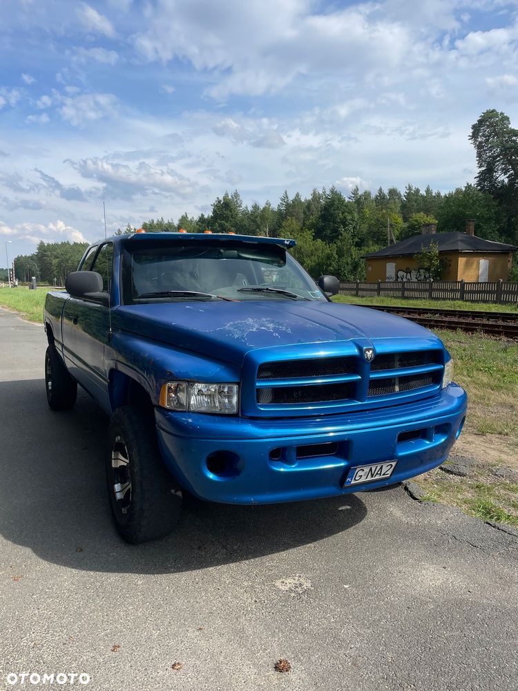 Dodge RAM 5.9 4WD - 1