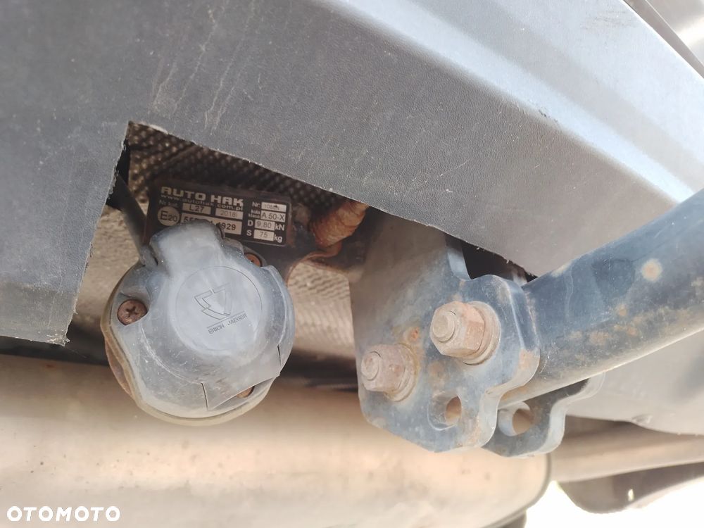 VOLVO V40 II 12 - 16 2.0 D5204T6 - HAK HOLOWNICZY BELKA KULA - 34