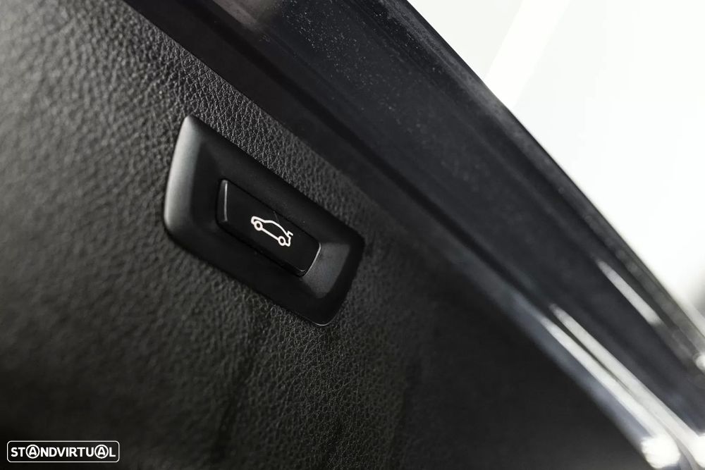 BMW 318 d Touring Aut. M Sport - 26