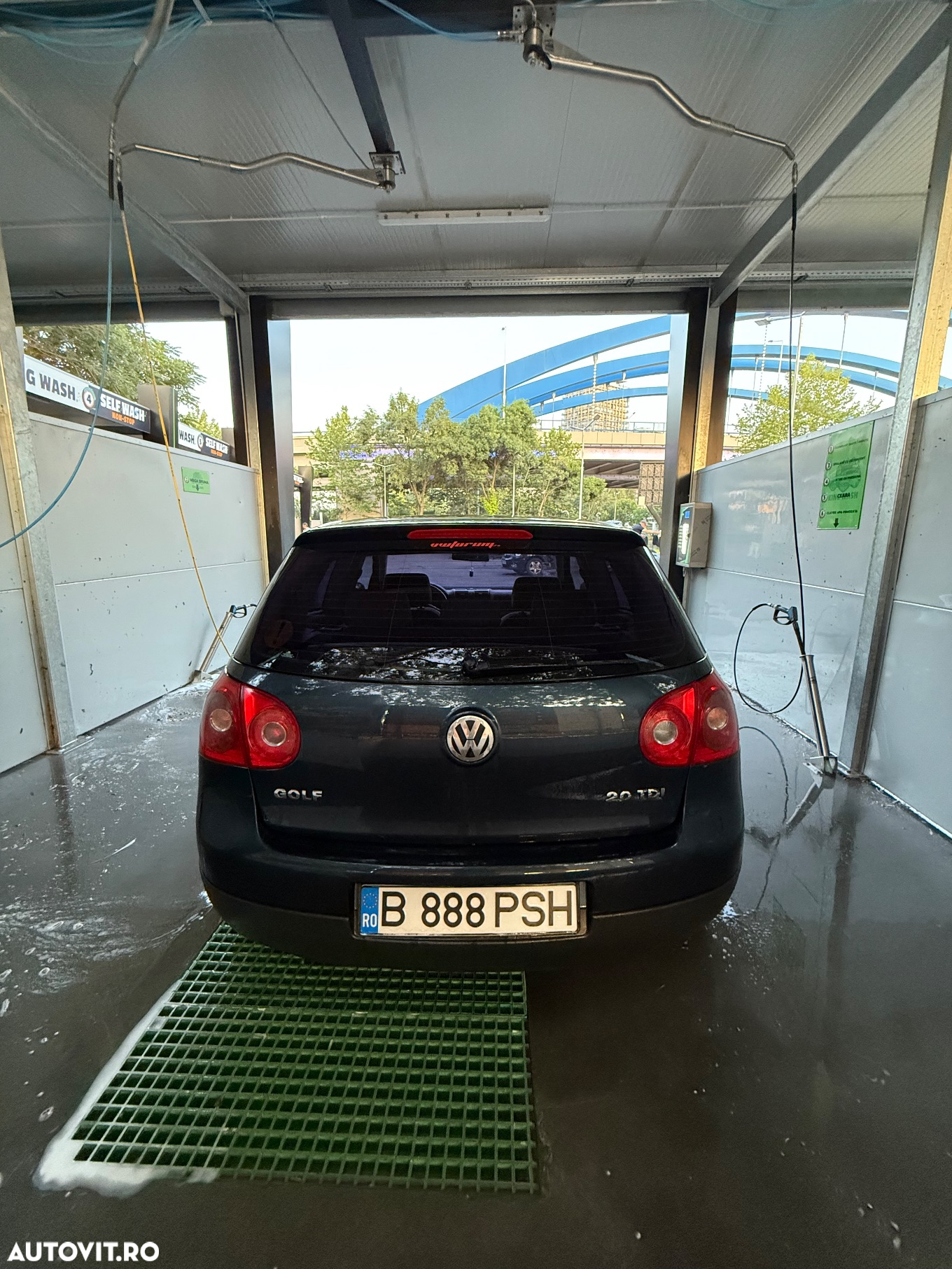 Volkswagen Golf 2.0 TDI Sportline - 4