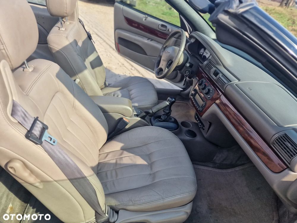 Chrysler Stratus - 18