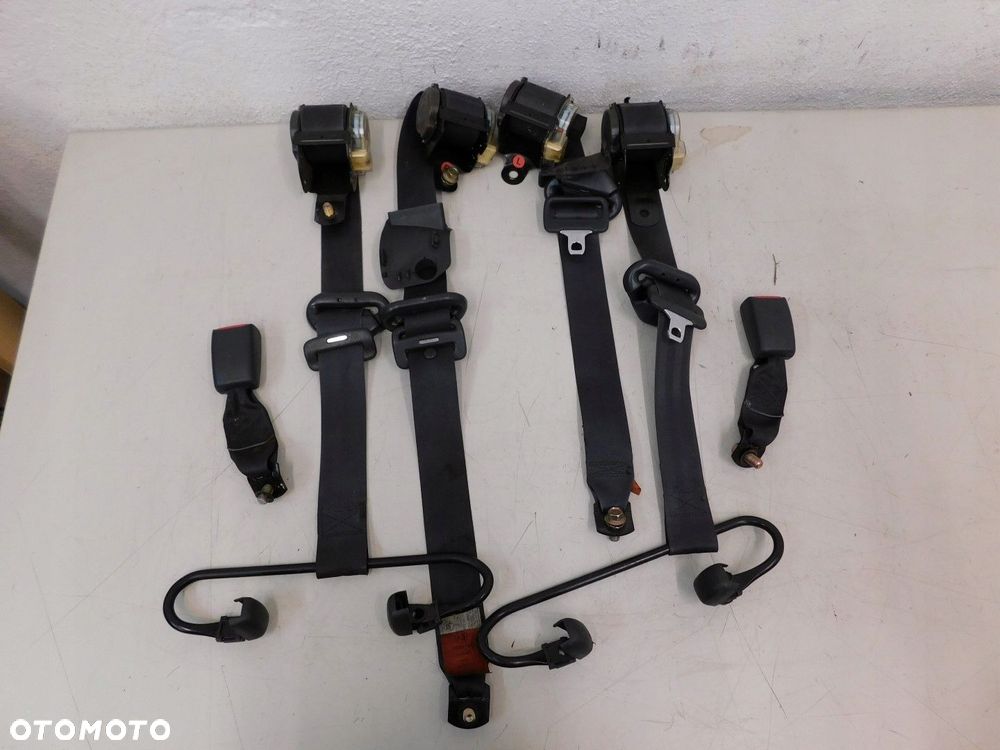 pasy bezp kpl lewy toyota celica t18 v 1.6b 92r - 1