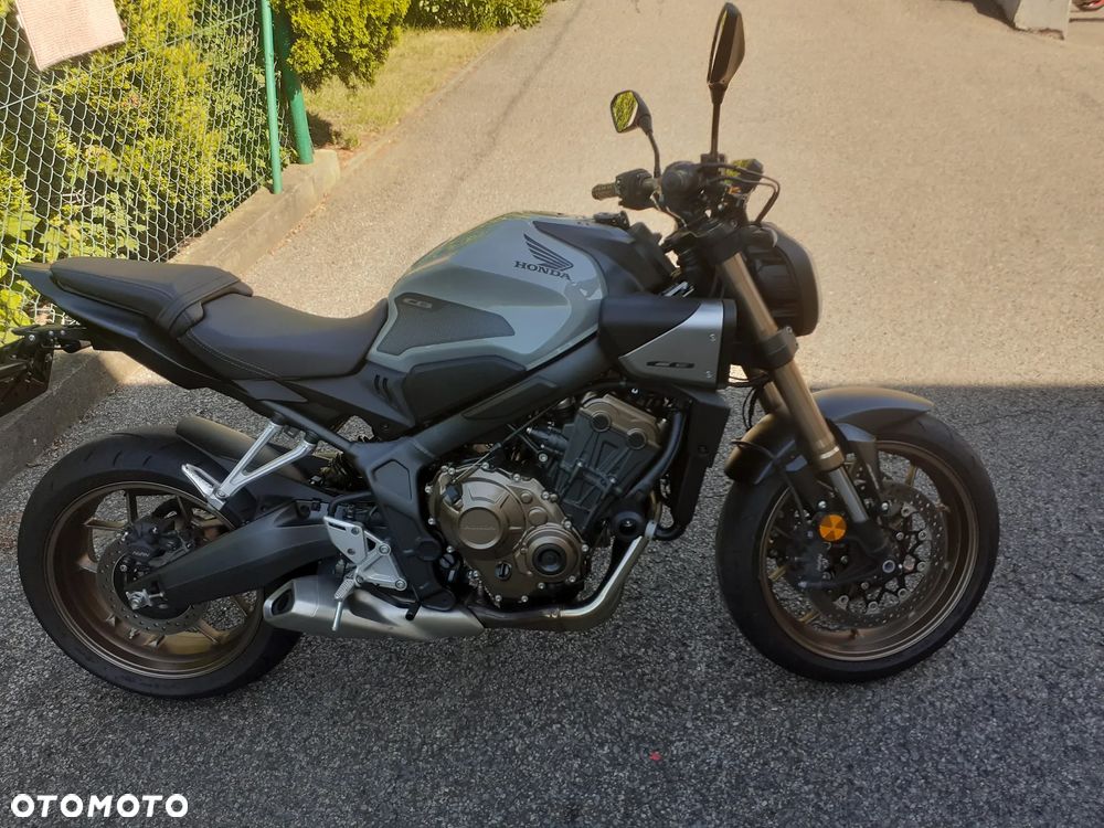 Honda CB - 12
