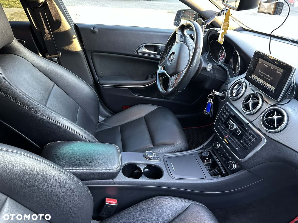 Mercedes-Benz CLA 250 7G-DCT - 10