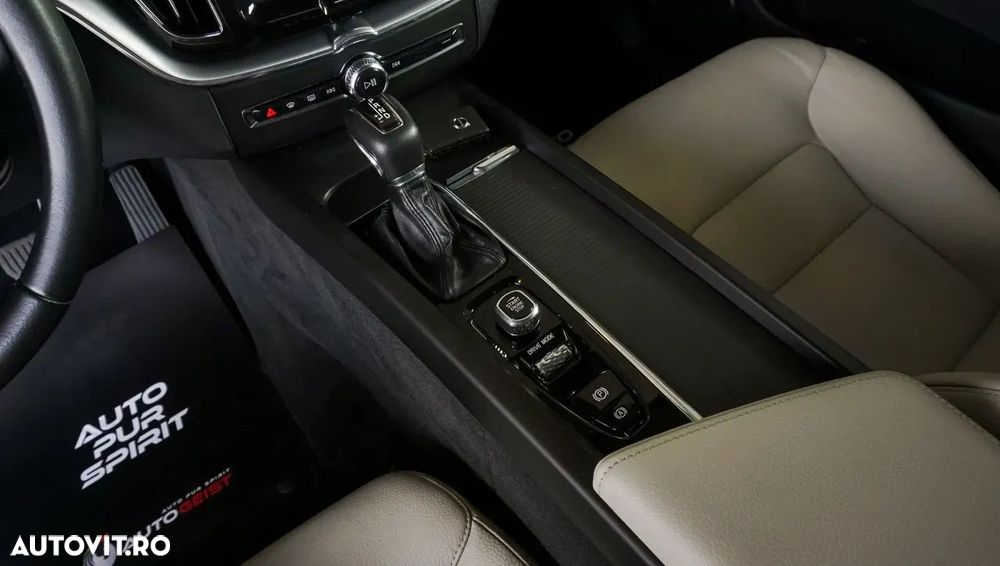 Volvo XC 60 D4 Momentum Pro - 3